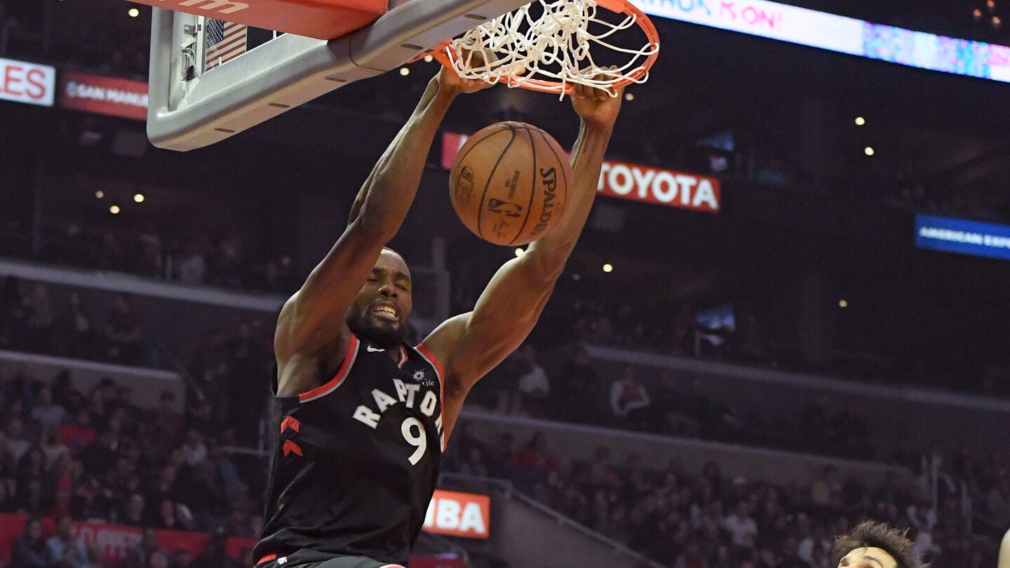 Serge Ibaka 'machaca' el aro de los Clippers