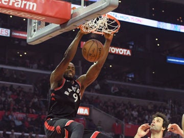 Serge Ibaka 'machaca' el aro de los Clippers Serge Ibaka 'machaca' el aro de los Clippers