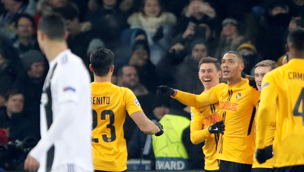 Los jugadores del Young Boys celebran uno de los goles contra la Juventus