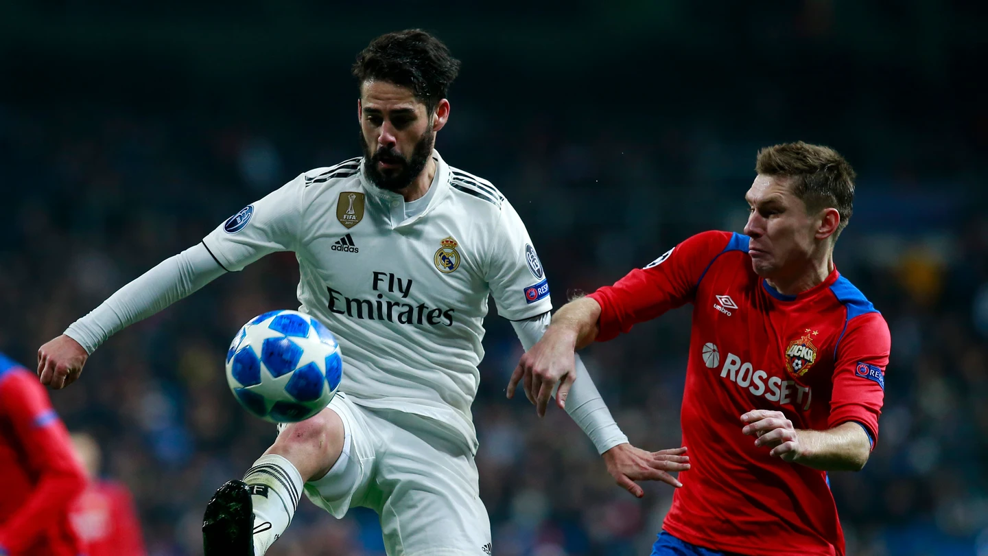 Isco controla el balón ante el CSKA Isco controla el balón ante el CSKA