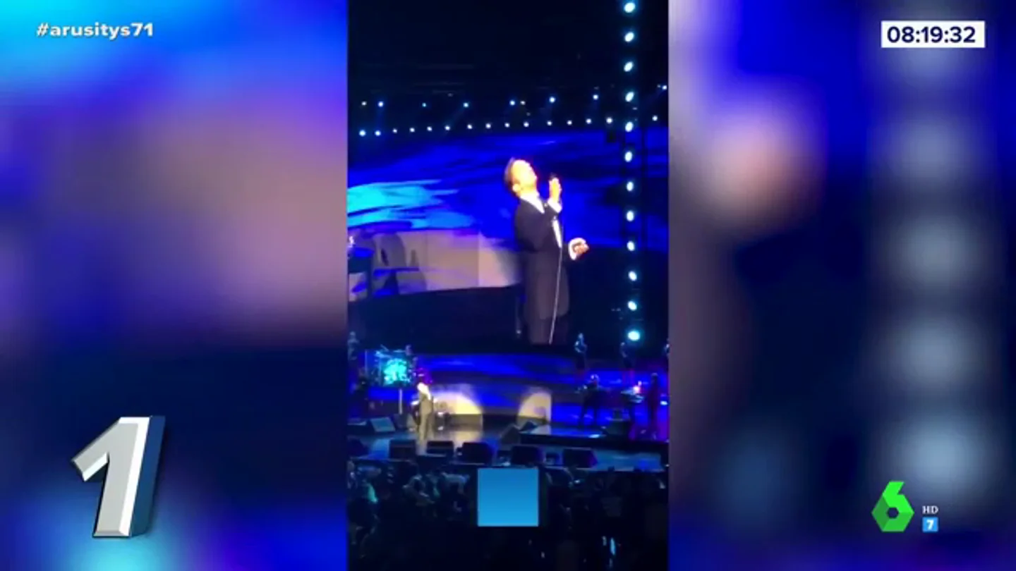 Las imágenes del lamentable concierto de Luis Miguel en México por el que ha sido abucheado Las imágenes del lamentable concierto de Luis Miguel en México por el que ha sido abucheado