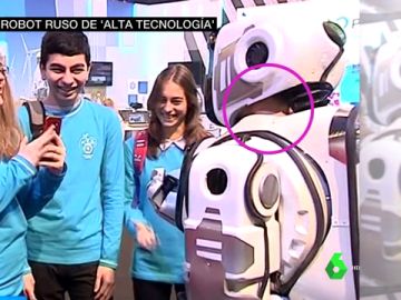El fraude de un robot de alta tecnología: lo presentan como un avance y se descubre que es un humano disfrazado El fraude de un robot de alta tecnología: lo presentan como un avance y se descubre que es un humano disfrazado