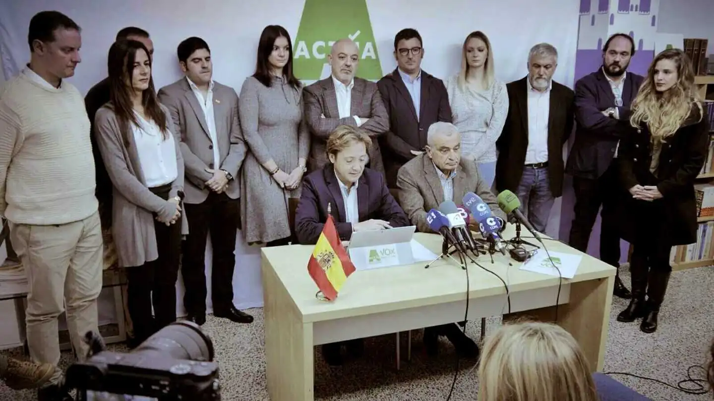 Jorge Campos junto a Fulgencio Coll en el comunicado de Vox. Jorge Campos, Presidente de Actúa Baleares, presentando la candidatura de Fulgencio Coll al Ayuntamiento de Palma