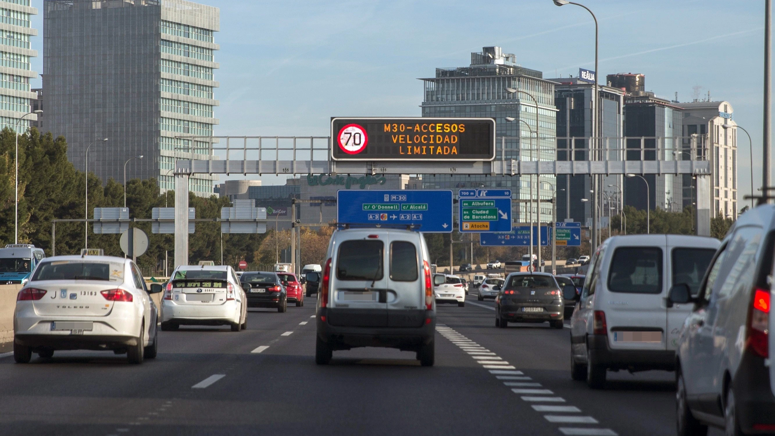 Restricciones al tráfico en episodios de alta contaminación.