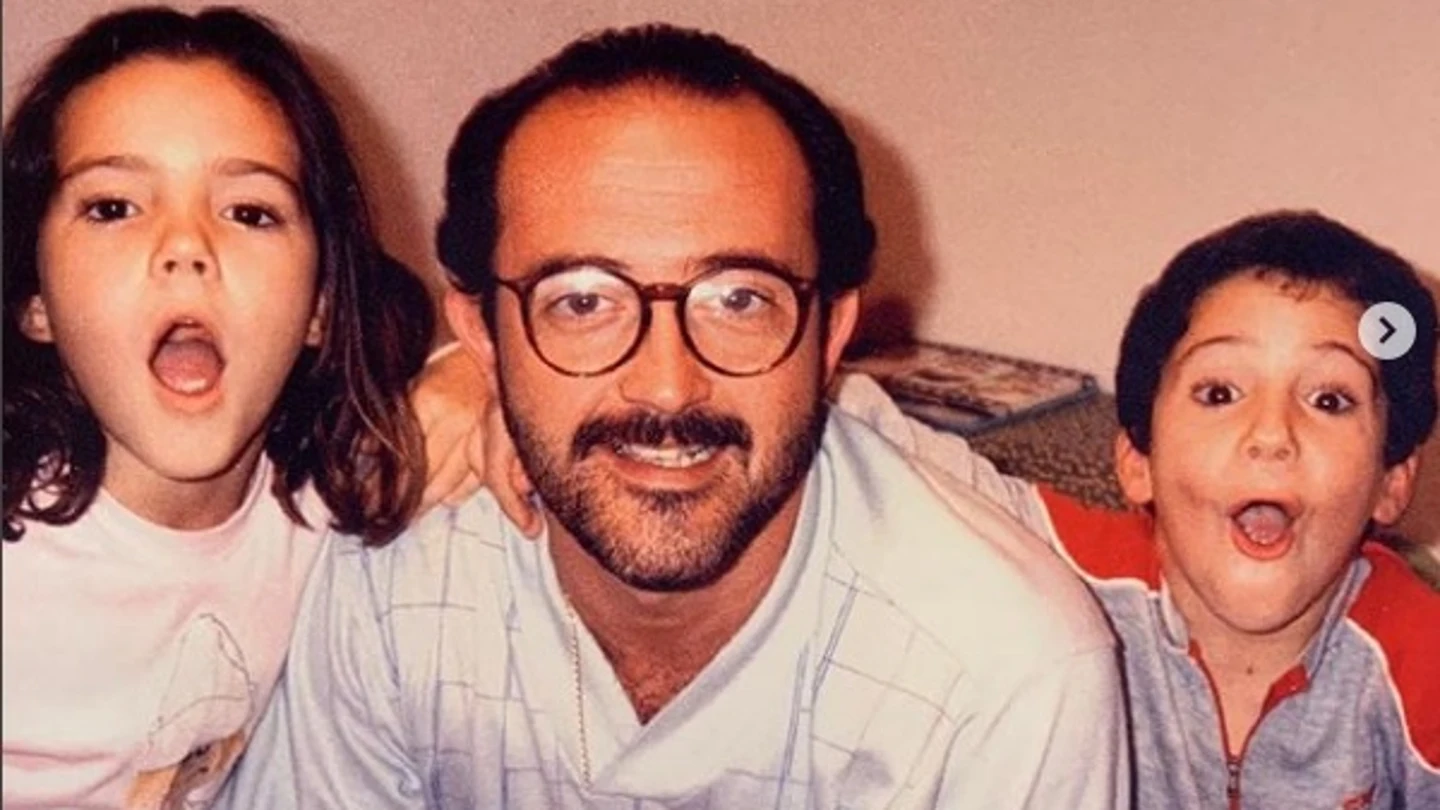 La emotiva carta de despedida de Miguel Ángel Silvestre tras la muerte de su padre La emotiva carta de despedida de Miguel Ángel Silvestre tras la muerte de su padre