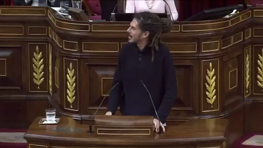 El gesto de un diputado de Podemos a otro del PP: "Es usted una buena persona" El gesto de un diputado de Podemos a otro del PP: "Es usted una buena persona"