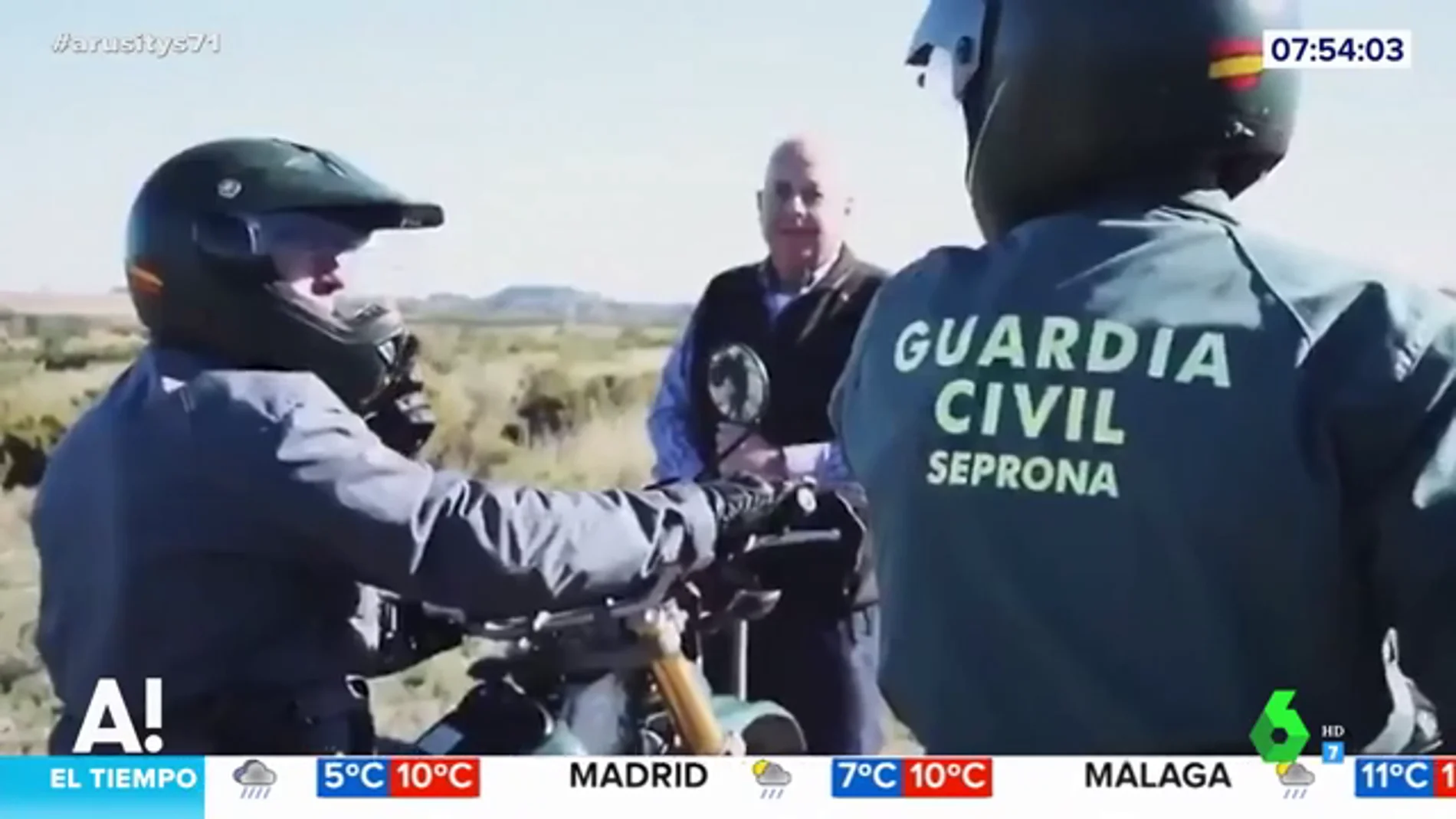 El vídeo del rescate ficticio con el que la Guardia Civil de Valencia felicita la Navidad que 'emociona' a Arusitys