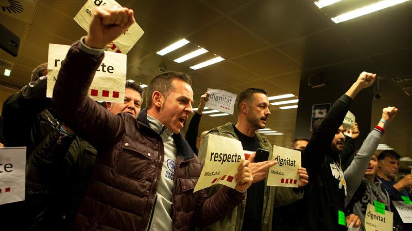 Concentraci&oacute;n de miembros de sindicatos de Mossos d'Esquadra