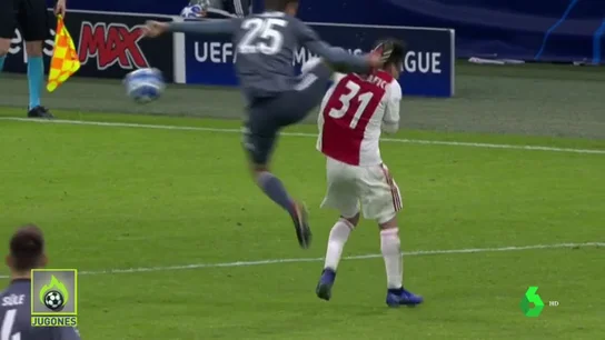 Salvaje patadón de Muller Salvaje patadón de Muller