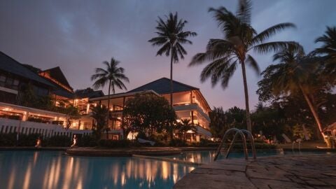 Piscina de noche