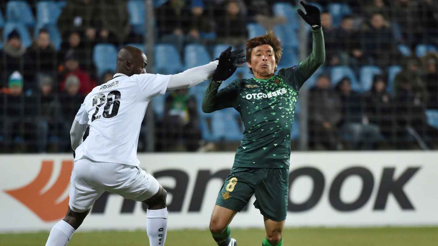 Inui, en acci&oacute;n durante el partido contra el Dudelange