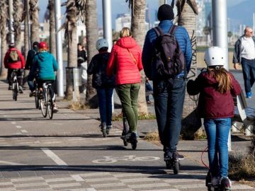 Usuarios de patinetes eléctricos por Barcelona Usuarios de patinetes eléctricos por Barcelona