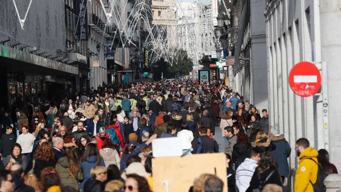 Ciudadanos en Madrid durante las fiestas de Navidad Ciudadanos en Madrid durante las fiestas de Navidad