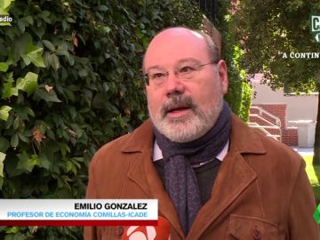 Emilio González, profesor de economía: " La solución al descenso de la natalidad pasa por ayudar a la mujer a conciliar la vida laboral" Emilio González, profesor de economía: " La solución al descenso de la natalidad pasa por ayudar a la mujer a conciliar la vida laboral"