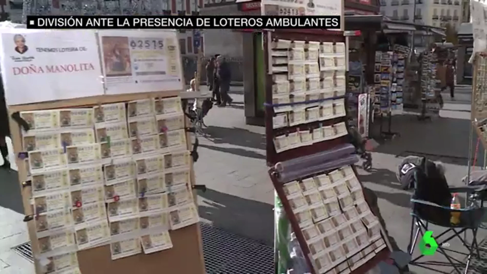 ¿Competencia desleal o tradición?: crece la división entre las administraciones por los loteros ambulantes que venden Lotería de Navidad