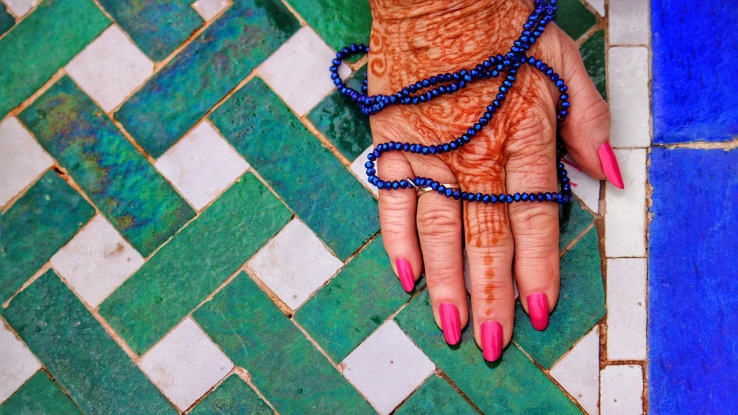Mano de una mujer marroquí Mano de una mujer marroquí