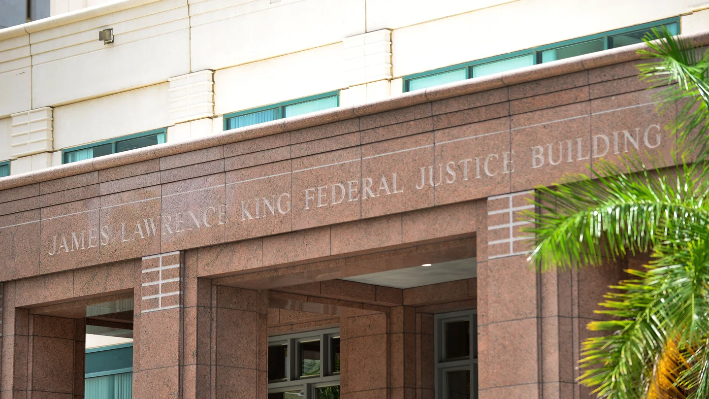 Vista del edificio de Justicia James L. King, ubicado en el Downtown de la ciudad de Miami, Florida (EEUU). Vista del edificio de Justicia James L. King, ubicado en el Downtown de la ciudad de Miami, Florida (EEUU).