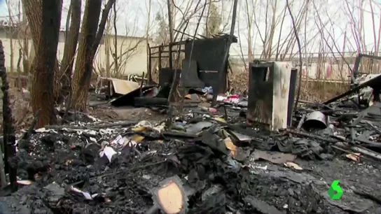 Seis personas mueren en el incendio de una casa de madera albergada por sin techo y refugiados en Varsovia Seis personas mueren en el incendio de una casa de madera albergada por sin techo y refugiados en Varsovia