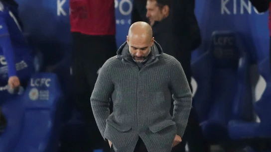 Guardiola, cabizbajo en el banquillo Guardiola, cabizbajo en el banquillo