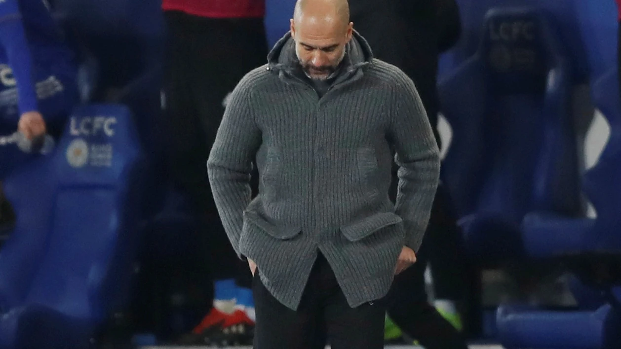 Guardiola, cabizbajo en el banquillo