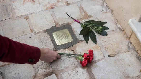 Adoquines en recuerdo a deportados por el nazismo Adoquines en recuerdo a deportados por el nazismo