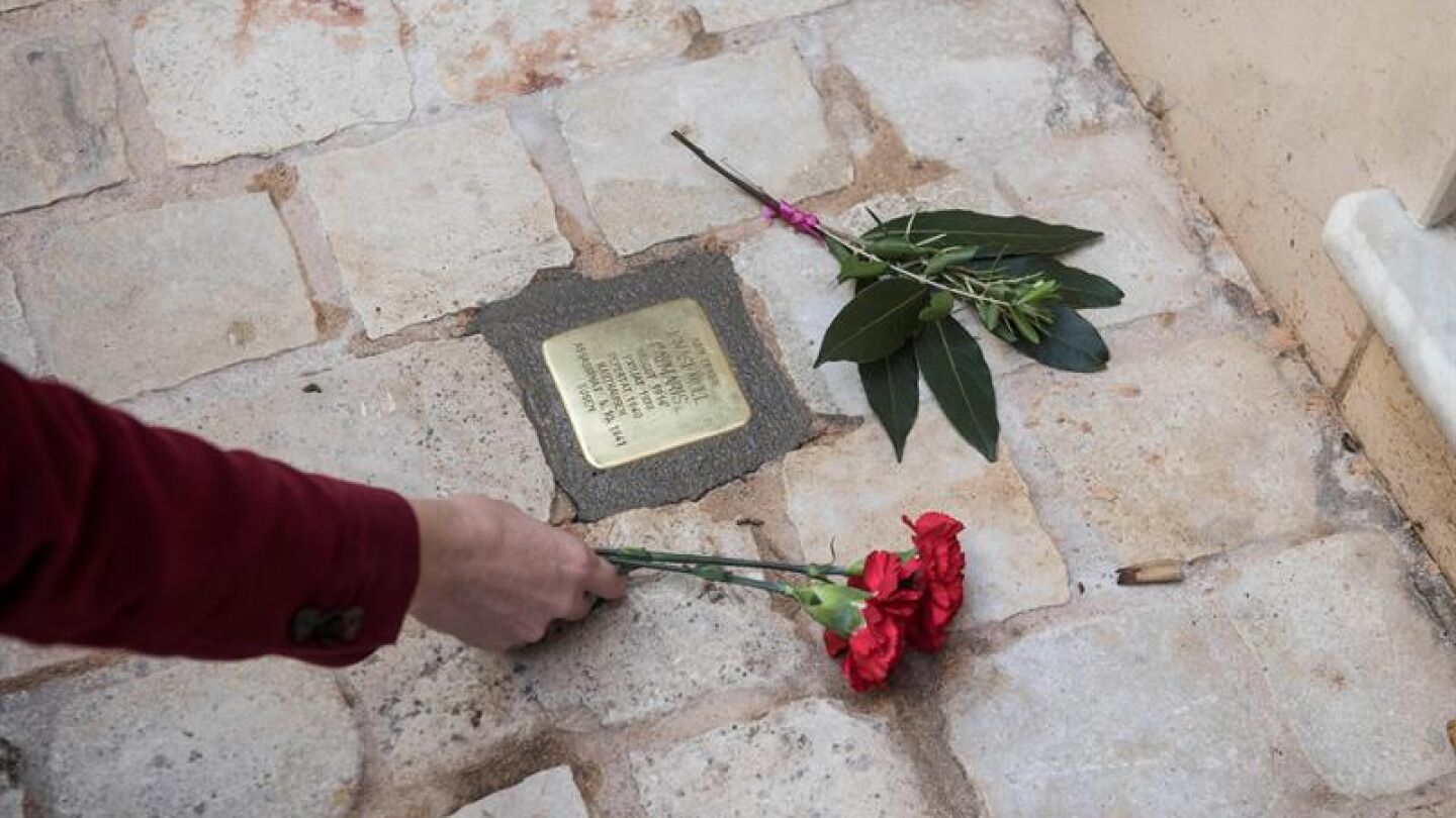 Adoquines en recuerdo a deportados por el nazismo