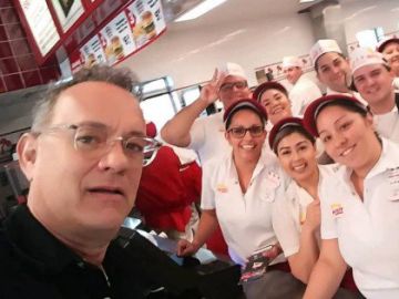 Tom Hanks en la hamburguesería Tom Hanks en la hamburguesería