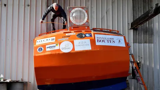 Jean-Jacques Savin en su barril Jean-Jacques Savin en su barril