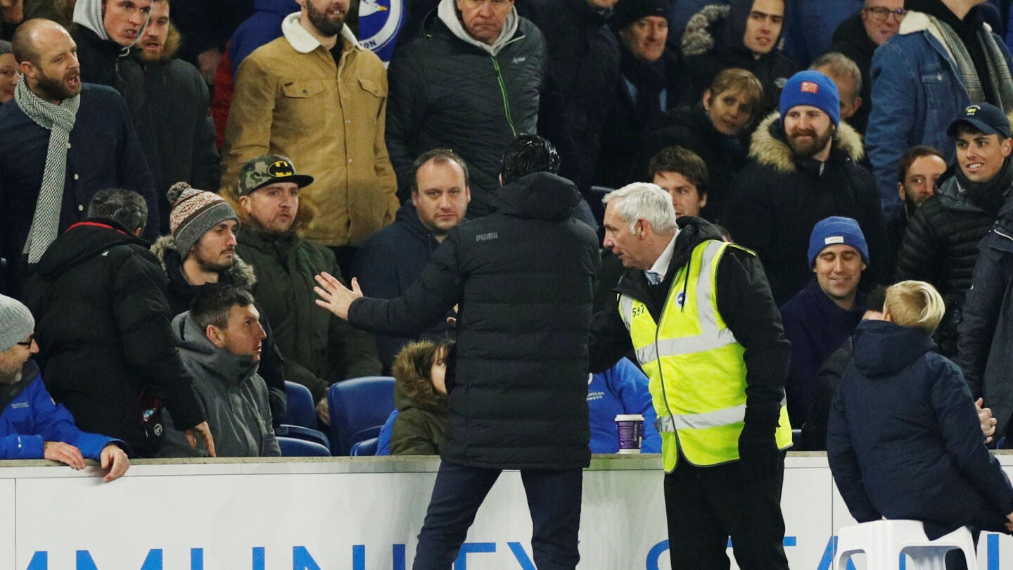 Emery se disculpa con el aficionado al que le acab&oacute; golpeando una botella