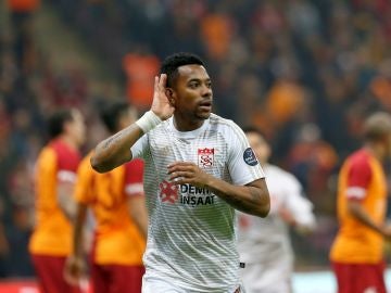 Robinho celebra uno de sus goles en la Superliga turca Robinho celebra uno de sus goles en la Superliga turca