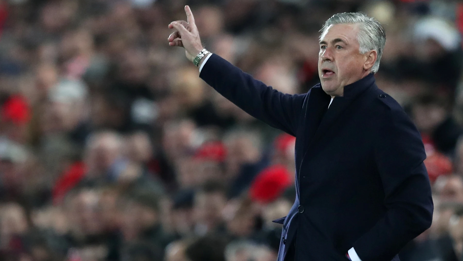 Carlo Ancelotti en un partido del Nápoles