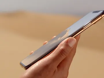 Las posibles bajas ventas de los iPhone estas navidades han motivado a que la compañía baje precios Las posibles bajas ventas de los iPhone estas navidades han motivado a que la compañía baje precios