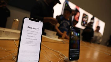 iPhone X con 'notch' iPhone X con 'notch'