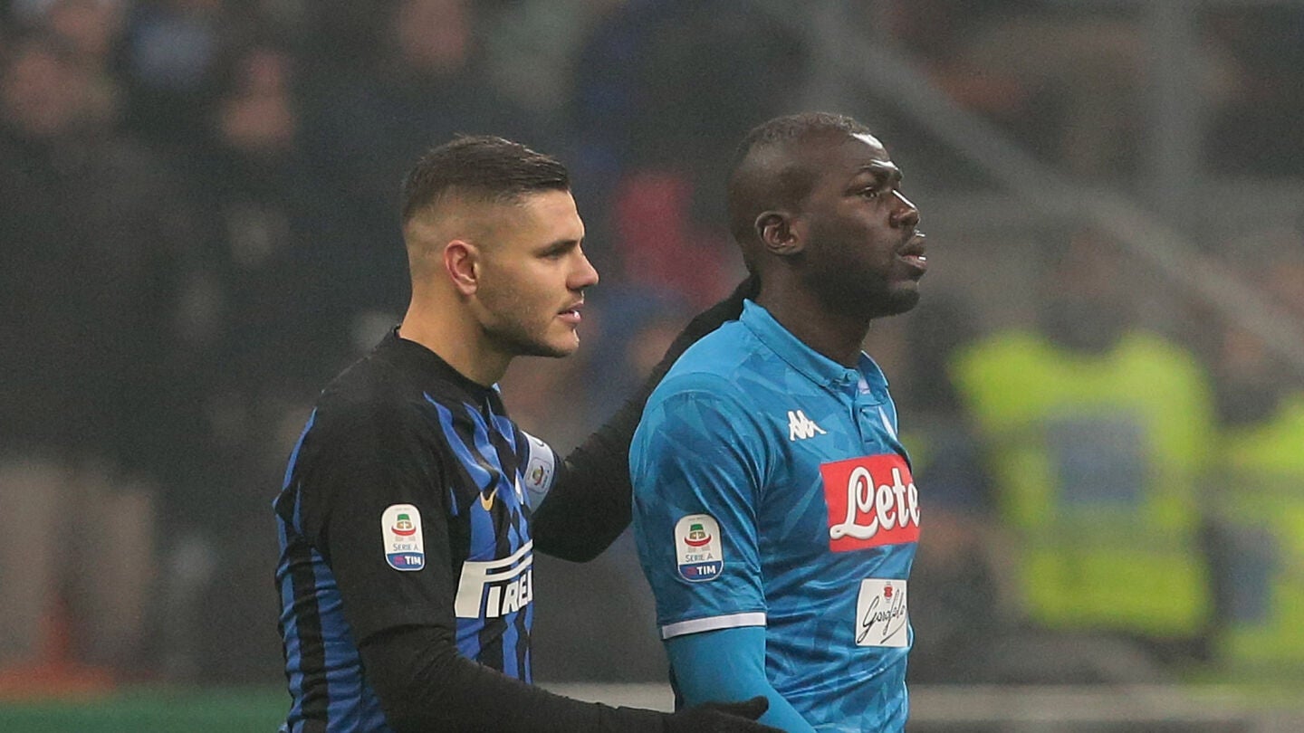 Icardi intenta calmar a Koulibaly en el Inter-N&aacute;poles