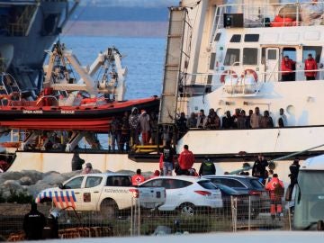 El buque Open Arms ha su llegada al puerto de Crinavis de San Roque, en la Bahía de Algeciras El buque Open Arms ha su llegada al puerto de Crinavis de San Roque, en la Bahía de Algeciras