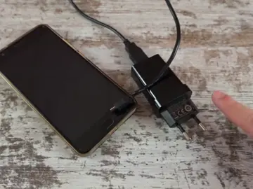 El truco para cargar el móvil y dejarlo mucho más recogido El truco para cargar el móvil y dejarlo mucho más recogido