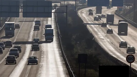 Tráfico en Madrid durante un episodio de contaminación. Tráfico en Madrid durante un episodio de contaminación