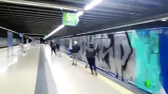 Los vigilantes denuncian a Metro de Madrid por sentirse indefensos ante los ataques de los grafiteros Los vigilantes denuncian a Metro de Madrid por sentirse indefensos ante los ataques de los grafiteros