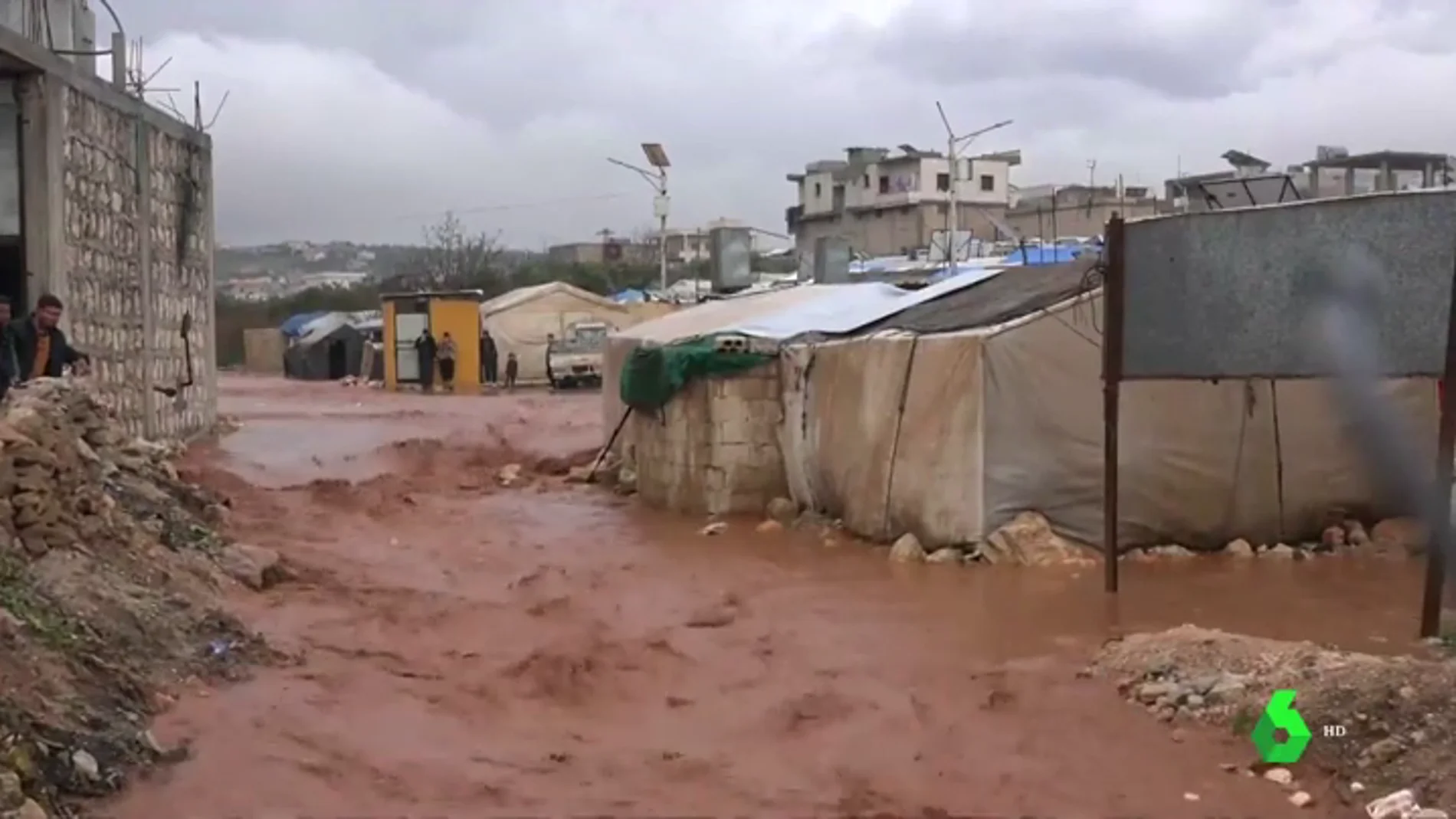 Más de 250.000 sirios afectados por las inundaciones en los campos de desplazados al norte del país