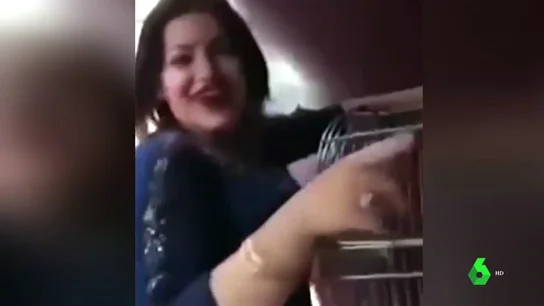 Condenada a tres años de cárcel por masturbar a un mono y difundir el vídeo en Egipto Condenada a tres años de cárcel por masturbar a un mono y difundir el vídeo en Egipto