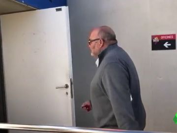 La afición del Reus recibe a Joan Oliver con pintadas e insultos: "¡Hijo de perra!" La afición del Reus recibe a Joan Oliver con pintadas e insultos: "¡Hijo de perra!"