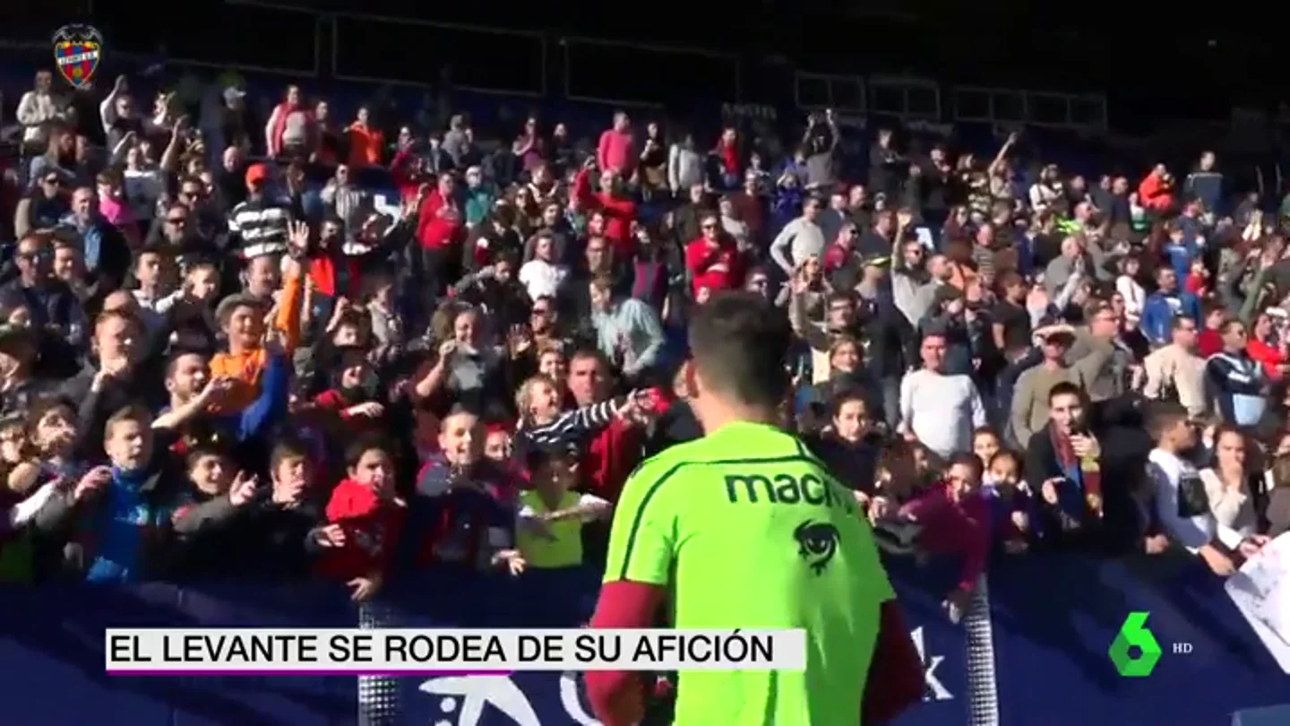 Una legión de niños llena de risas y emoción el primer entrenamiento del Levante tras las vacaciones Una legión de niños llena de risas y emoción el primer entrenamiento del Levante tras las vacaciones