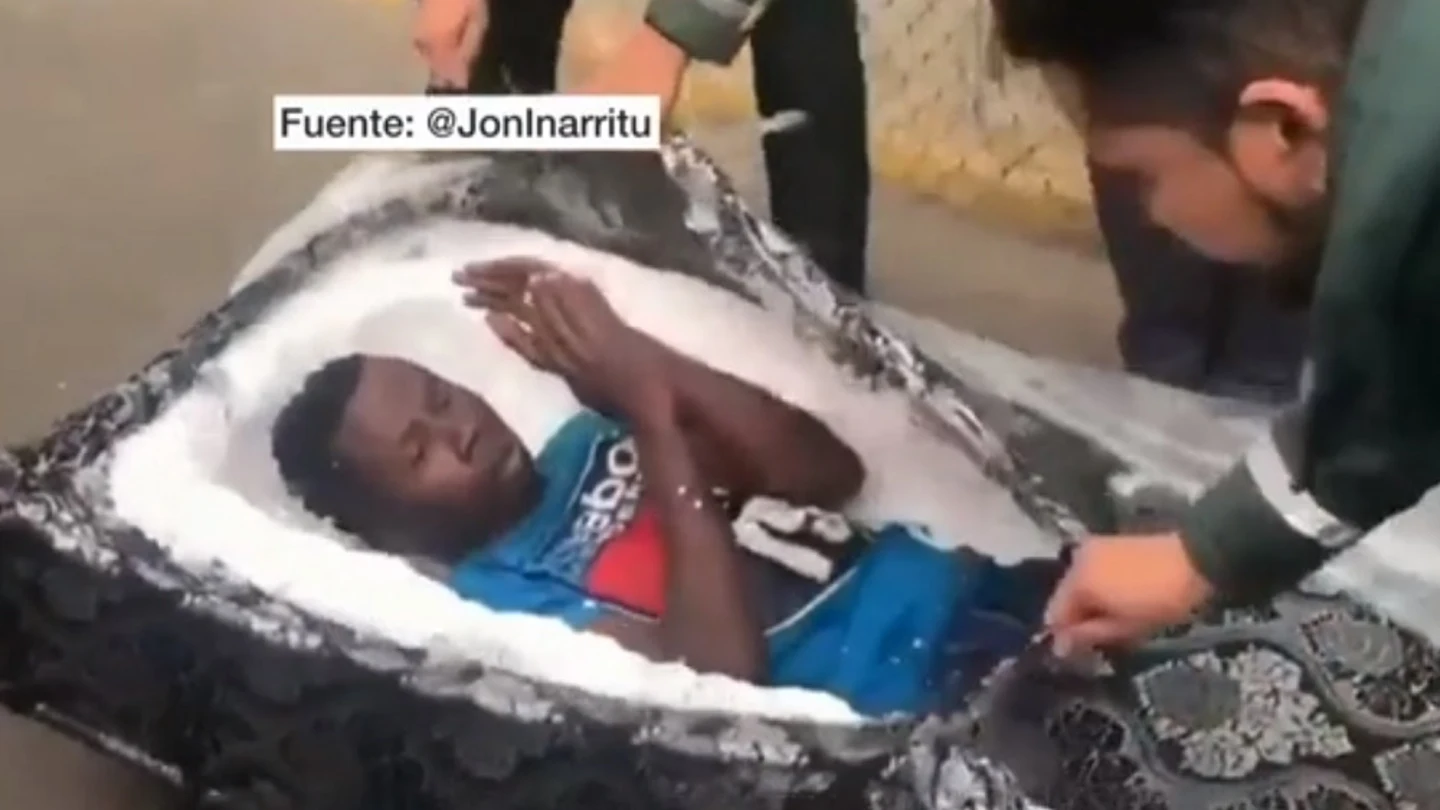 Imagen de los migrantes encontrados en el interior de colchones en la frontera de Melilla Imagen de los migrantes encontrados en el interior de colchones en la frontera de Melilla
