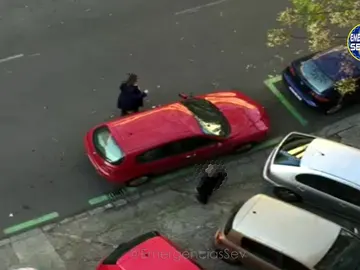 Denuncia a un vehículo mal aparcado Denuncia a un vehículo mal aparcado