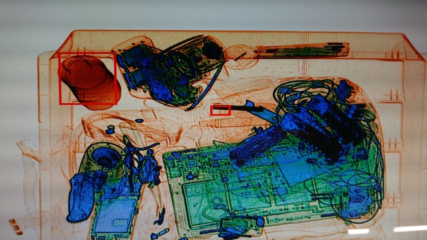 Imagen del esc&aacute;ner de la entrada a la Sagrada Familia que detect&oacute; los cargadores