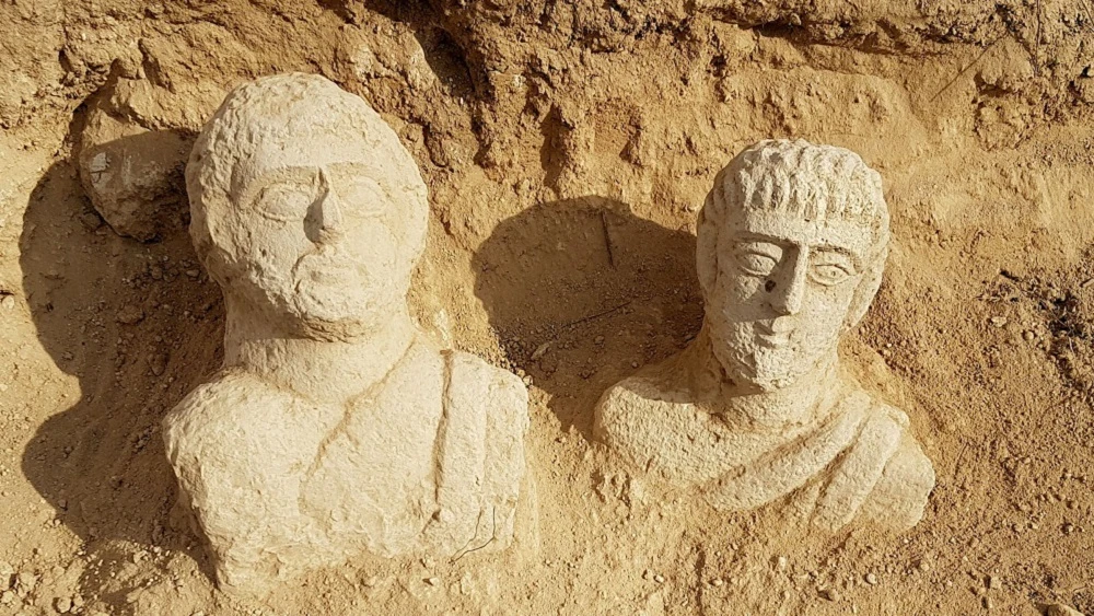 Imagen de los bustos funerarios romanos encontrados en la ciudad norteña israelí de Beit Shean