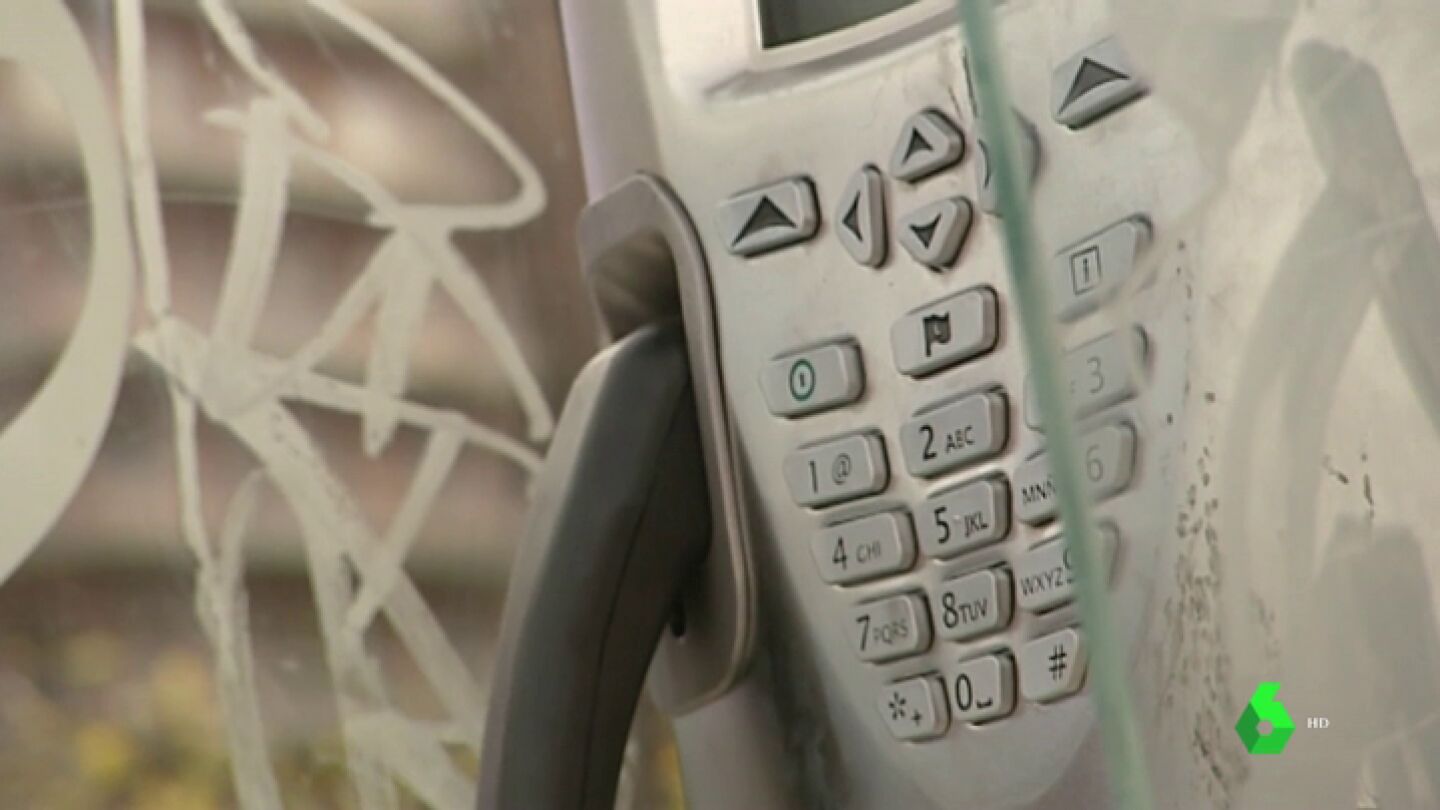 Recargar bater&iacute;as, hacer de cajeros autom&aacute;ticos, contener desfibriladores... los otros usos de las cabinas