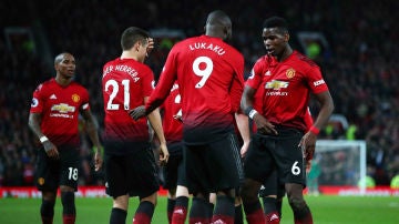 Pogba y Lukaku celebran un gol con el Man U