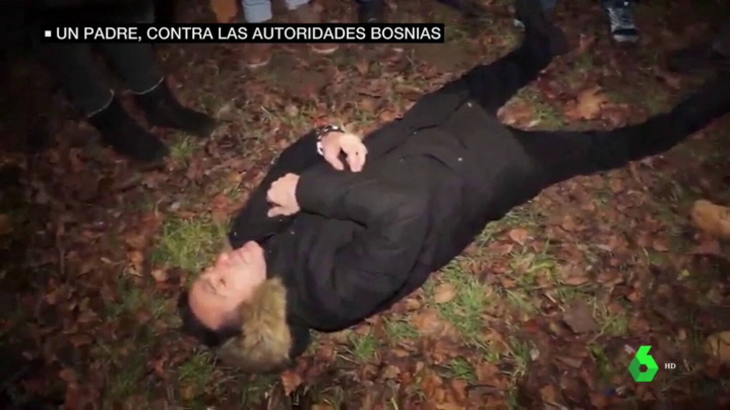 Imagen del padre que lucha contra las autoridades bosnias para denunciar que su hijo fue asesinado por un alto cargo p&uacute;blico