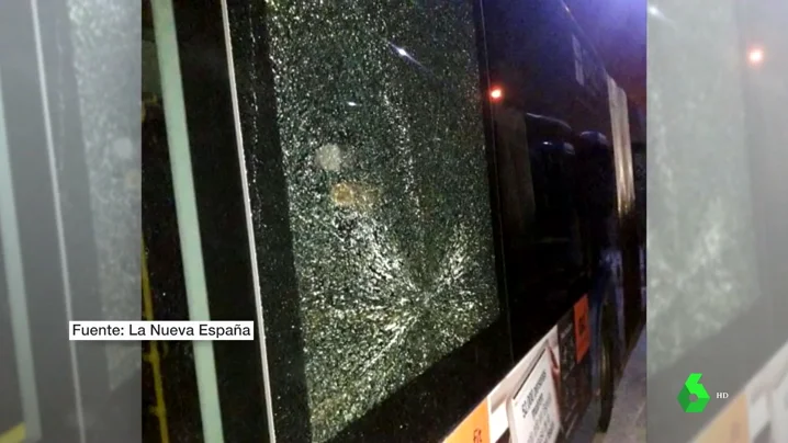 Autobuses de TUA apedreados